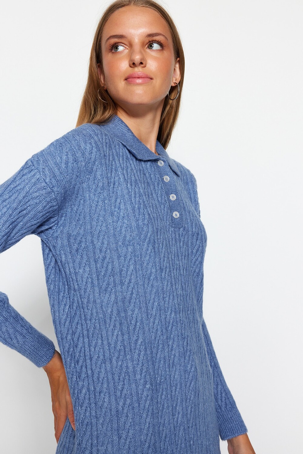 

Свитер из плетеного трикотажа с волосами цвета индиго Trendyol Modest, синий