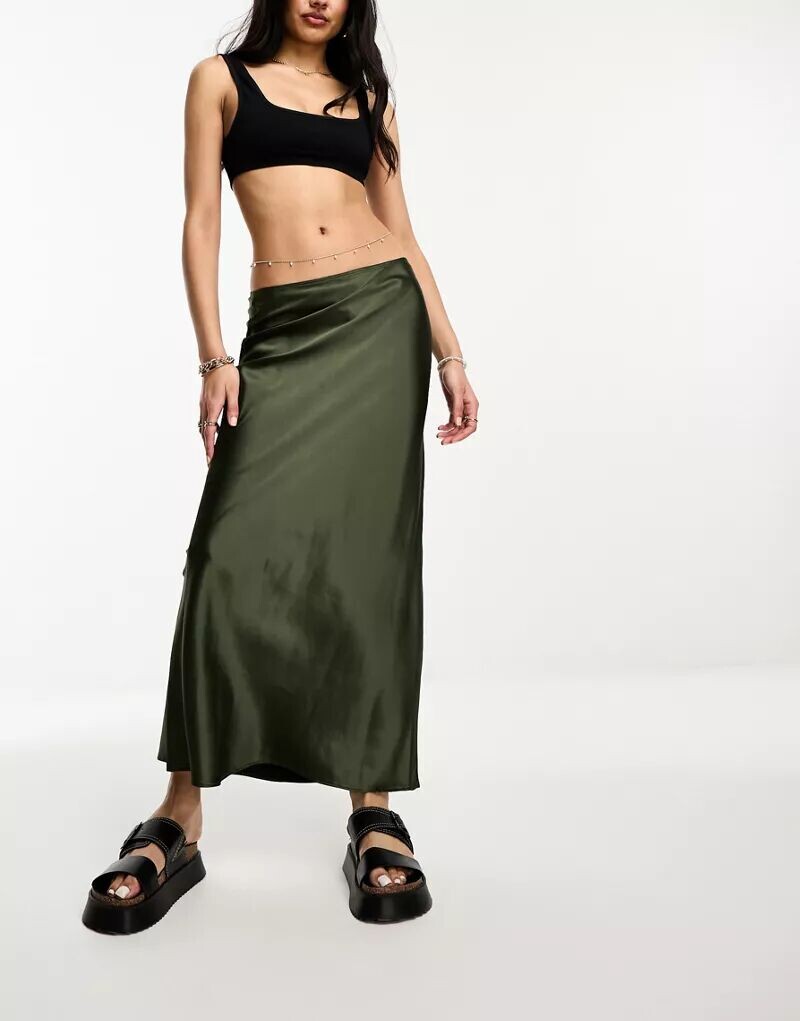 

Атласная юбка макси цвета хаки River Island