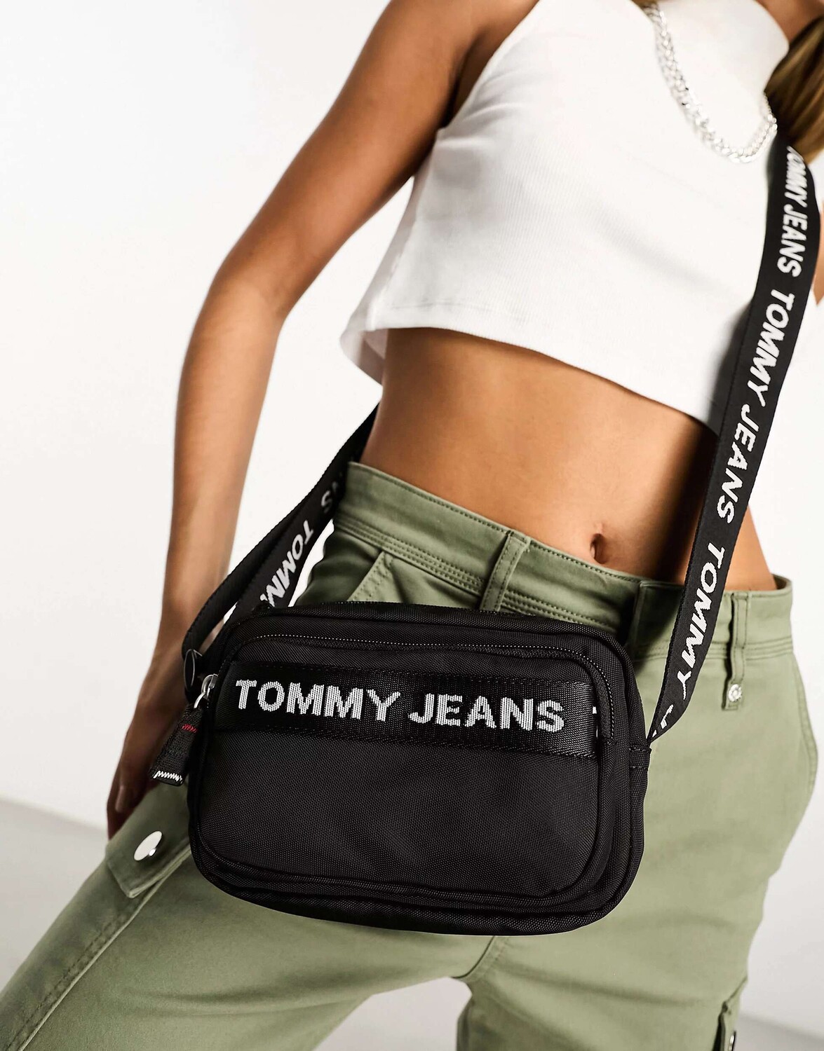 

Черная сумка-кроссовер Tommy Jeans Essentials
