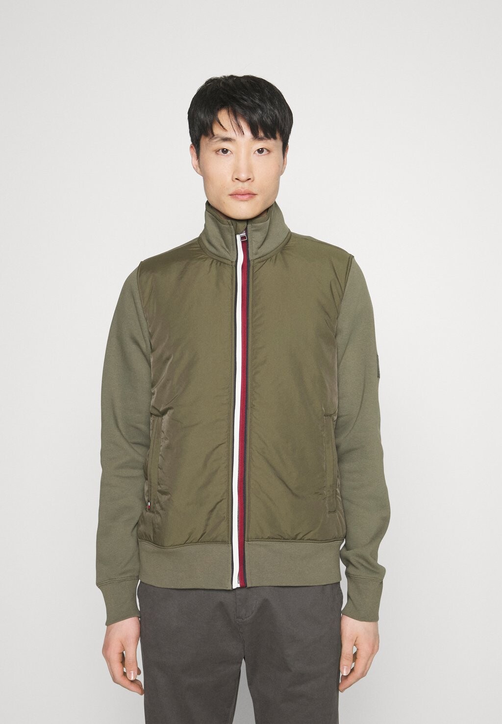 

Куртка межсезонная CLEAN MIX MEDIA STAND COLLAR Tommy Hilfiger, армейский зеленый