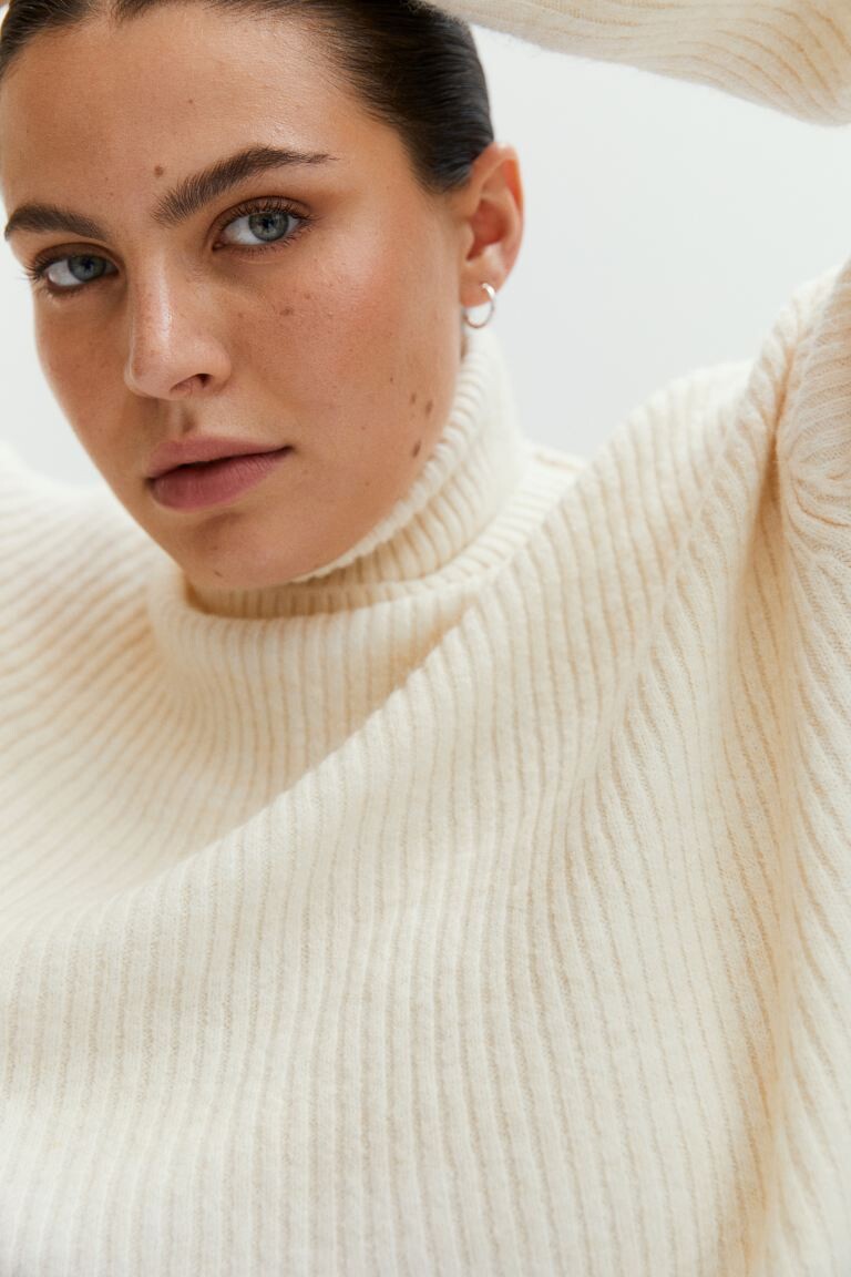 

Свитер с высоким воротником оверсайз H&M