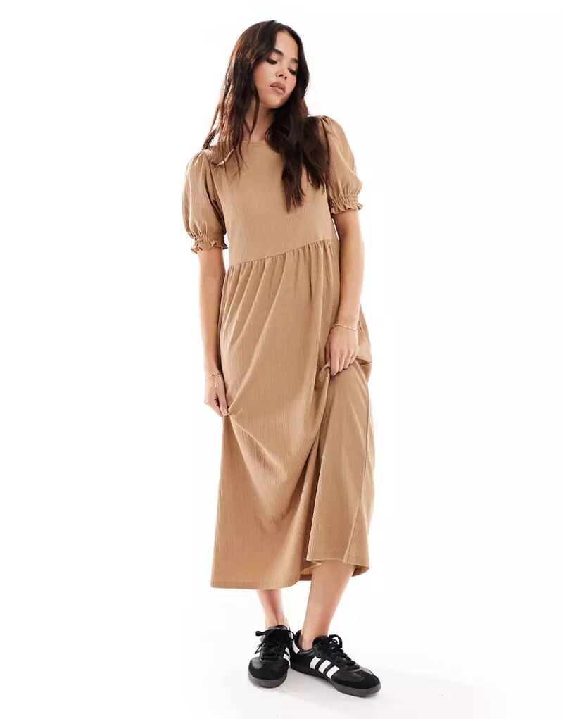 Светло-коричневое простое приталенное платье миди New Look