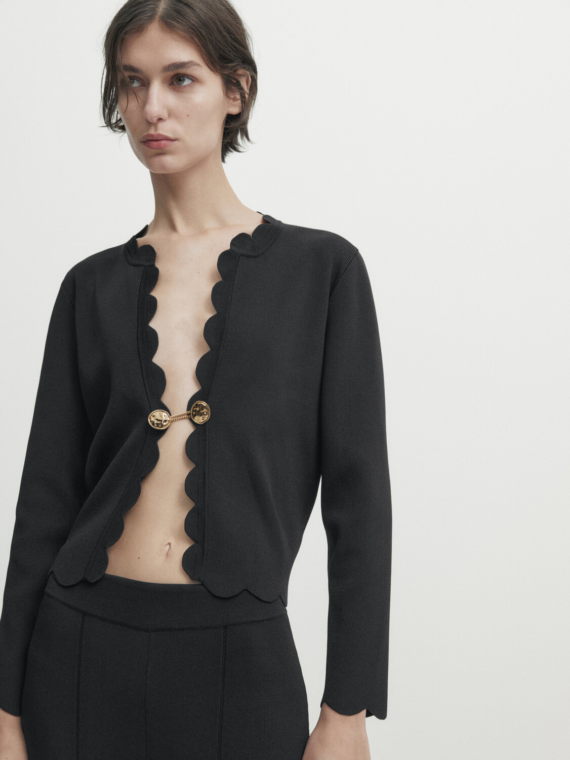 

Вязанный кардиган с волнистыми деталями Massimo Dutti, черный