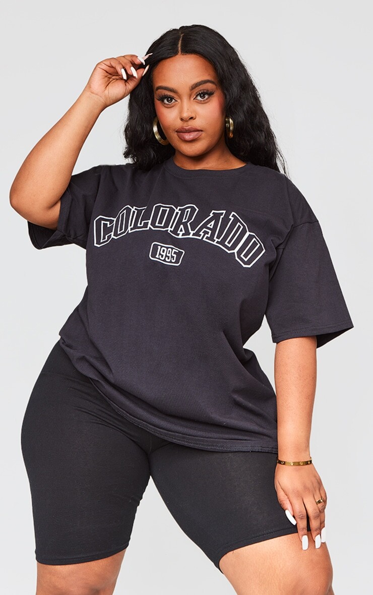 

PrettyLittleThing Черная футболка с принтом «Колорадо 1995» Plus Plus