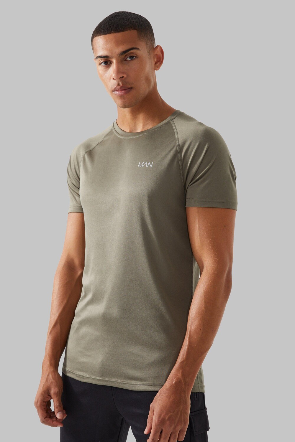 

Футболка man active gym с регланом Boohoo, хаки