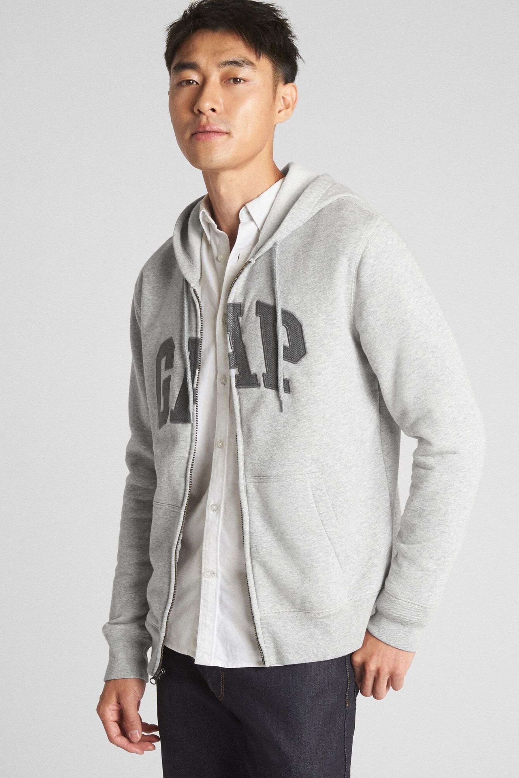 Зип худи гэп. ЗИП худи gap. Gap zip Hoodie серая. Gap zip Hoodie серая мужская. ЗИП худи gap черная.