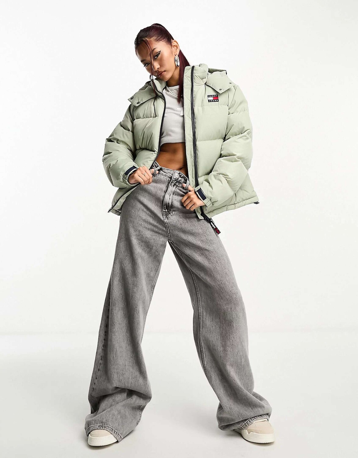 

Серая пуховик Tommy Jeans Alaska, Серый