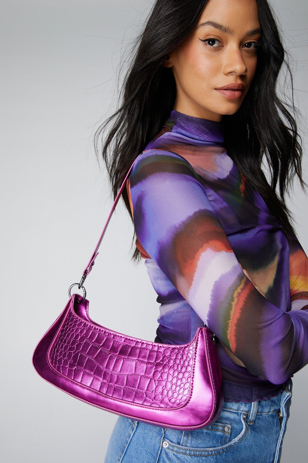 

Сумка на плечо из искусственной кожи под крокодила Nasty Gal, розовый