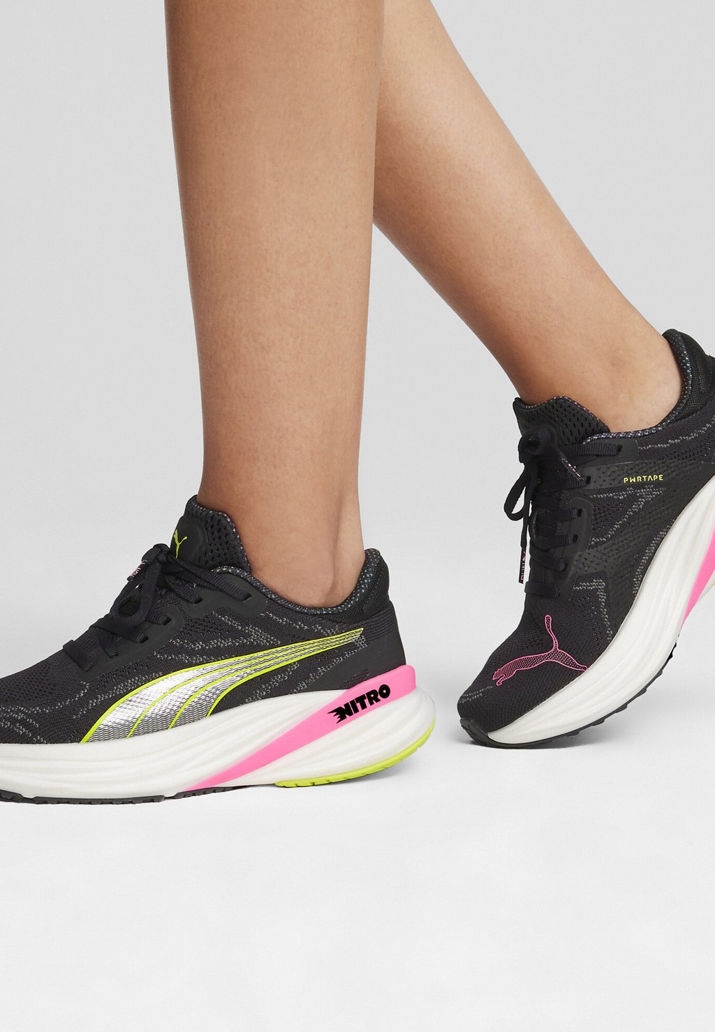 

Нейтральные кроссовки MAGNIFY NITRO 2 Puma, цвет black lime pow poison pink