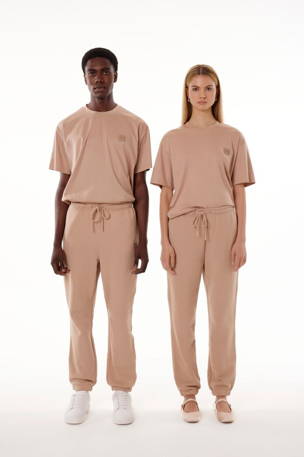 

Футболка унисекс с логотипом Barneys New York Forever 21, серо-коричневый