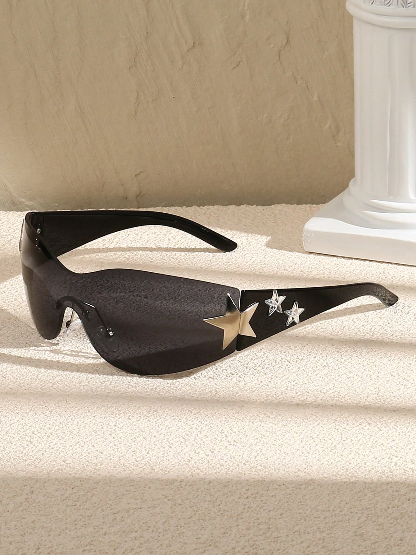 1шт Женские черные безрамочные солнцезащитные очки со звездами в обертке для верхней одежды