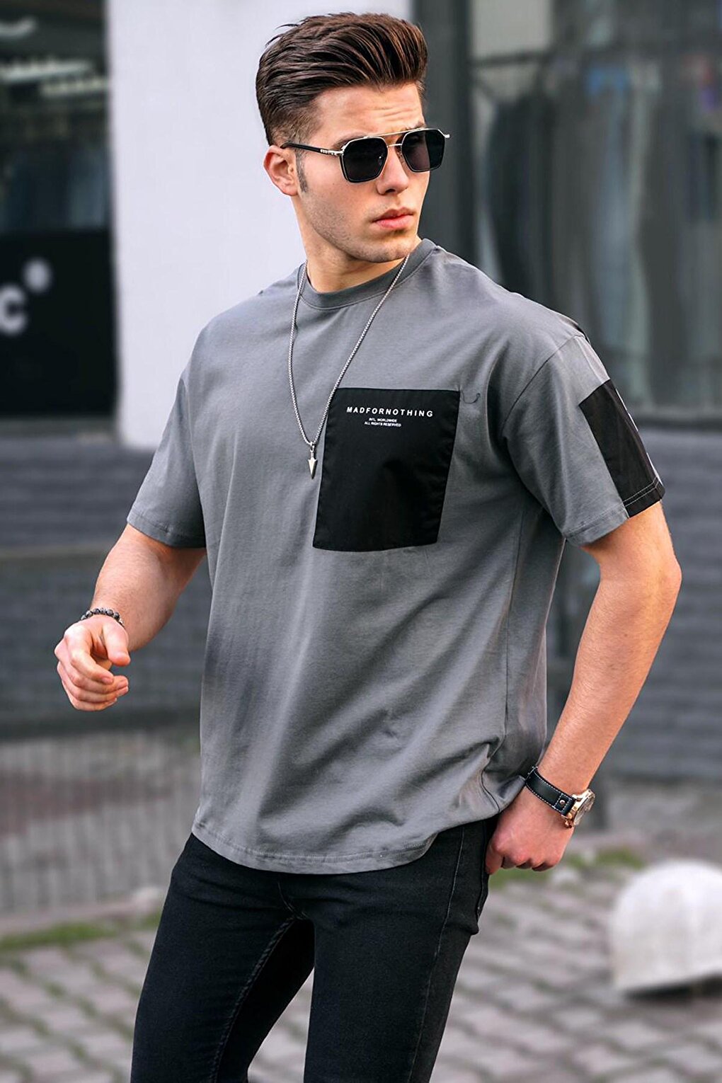Базовая мужская футболка с дымчатым карманом MADMEXT