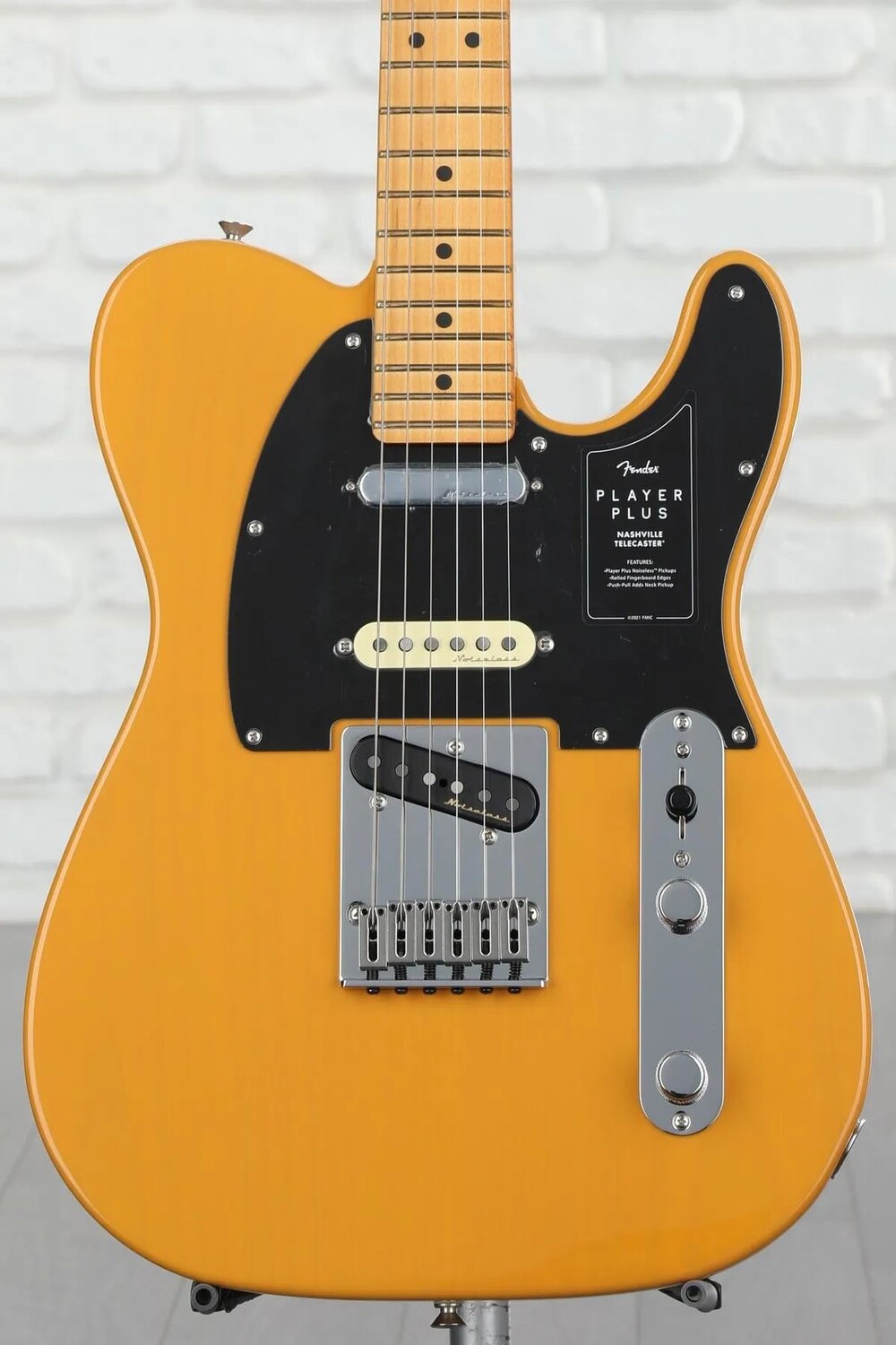 

Fender Player Plus Nashville Telecaster — блондинка цвета ириски с кленовой накладкой на грифе