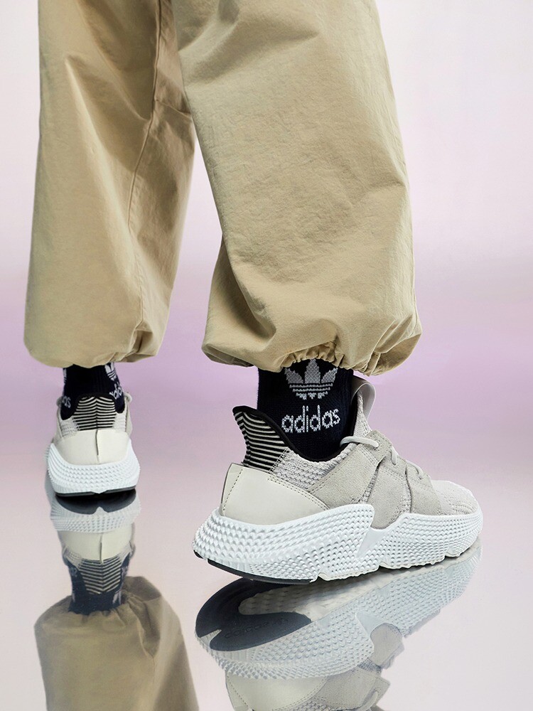 

Классические кроссовки Adidas Fear Shark Prophere, бежевый / светло-серый