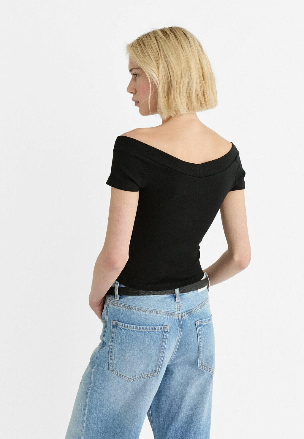 

Футболка базовая V-Neck Stradivarius, черная