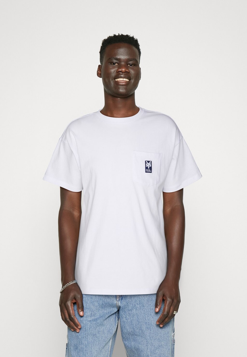 

Базовая футболка INITIAL POCKET TEE UNISEX ZOO YORK, белый