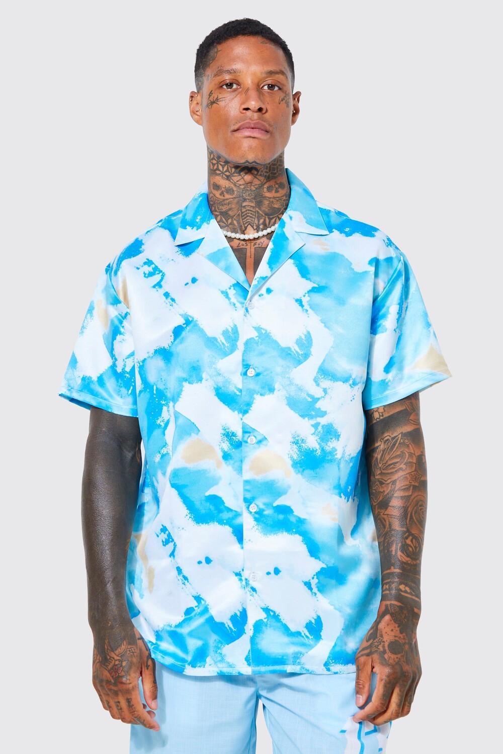 

Атласная рубашка оверсайз с коротким рукавом tie dye Boohoo, синий