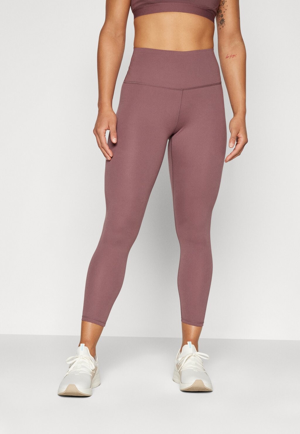 

Леггинсы SPORT ESSENTIALS HARMONY HIGH RISE LEGGING New Balance, цвет licorice