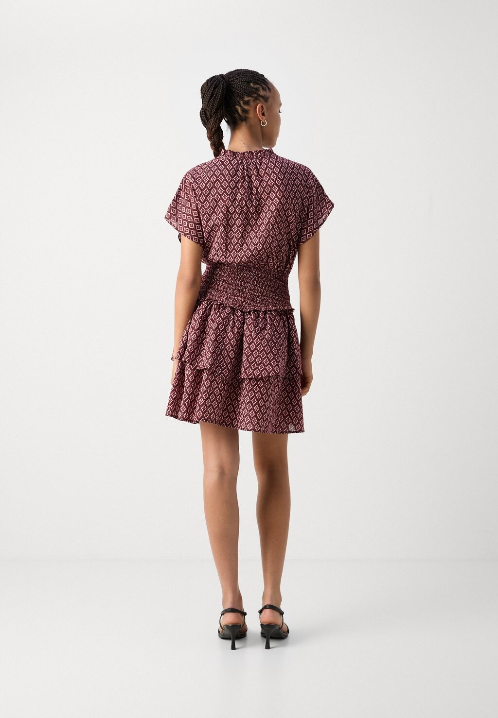

Повседневное платье MINI DRESS WITH SMOCK Scotch & Soda, Бордо