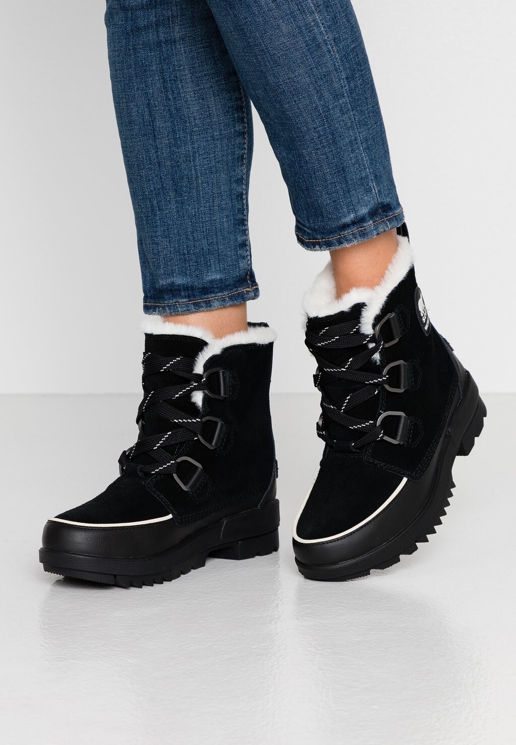 

Ботинки зимние Sorel, черный