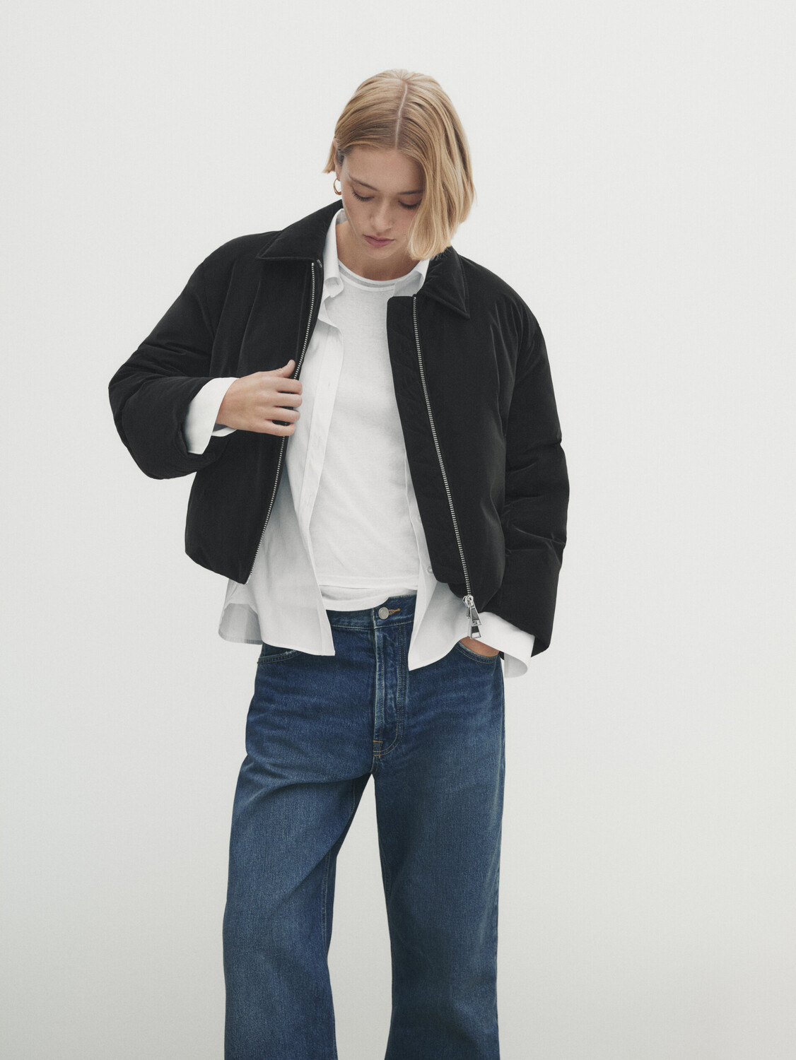 

Укороченная куртка с атласным эффектом с наполнителем пух и перья Massimo Dutti, черный