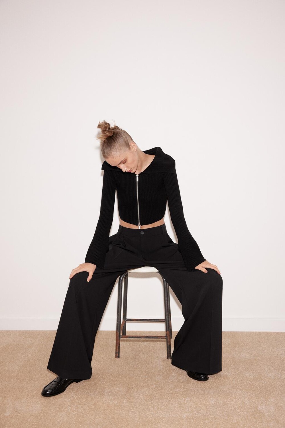 

Трикотажный кардиган на молнии ZARA, черный