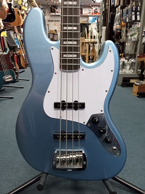 

Басс гитара G&L Tribute JB Electric Bass Guitar - Lake Placid Blue