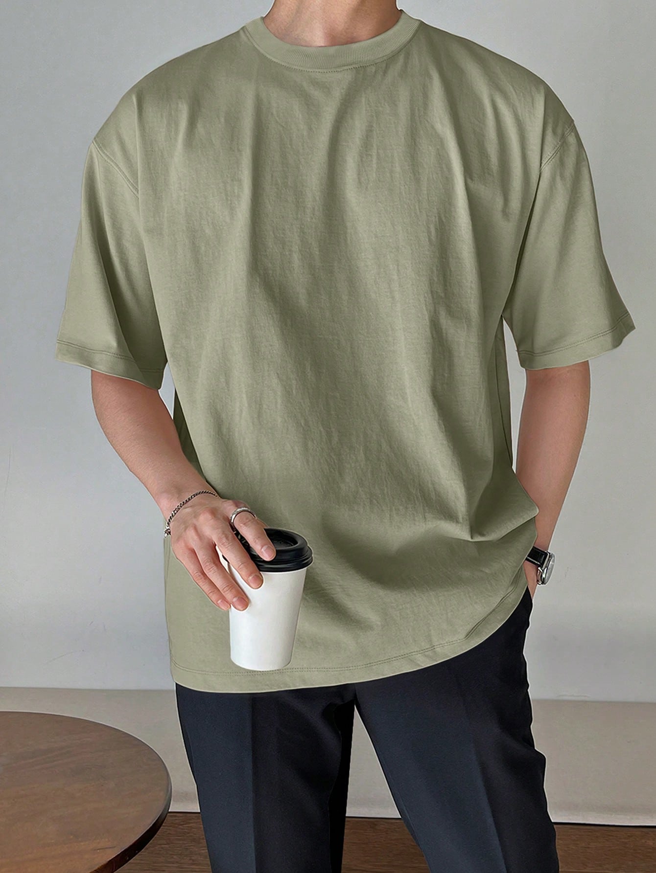 цена DAZY Мужская летняя однотонная футболка с круглым вырезом и короткими рукавами, армейский зеленый