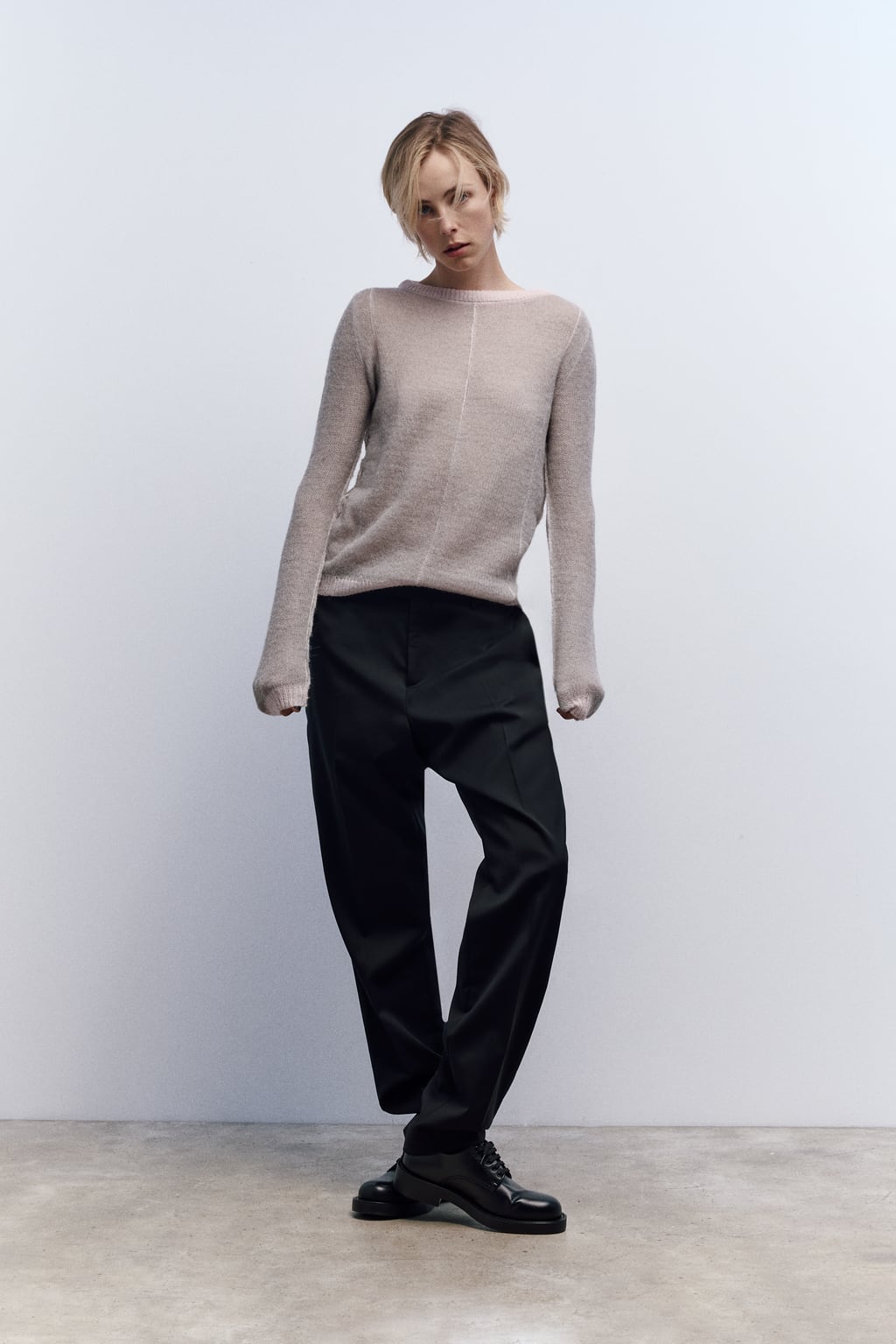 

Вязаный свитер с жемчужными бусинами и бахромой ZARA, серый