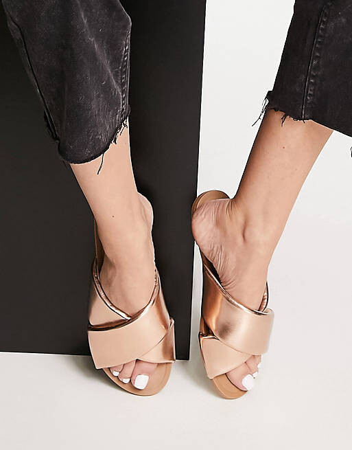 

Босоножки на плоской подошве с мягкой подкладкой из флока ASOS DESIGN из розового золота - ROSEGOLD