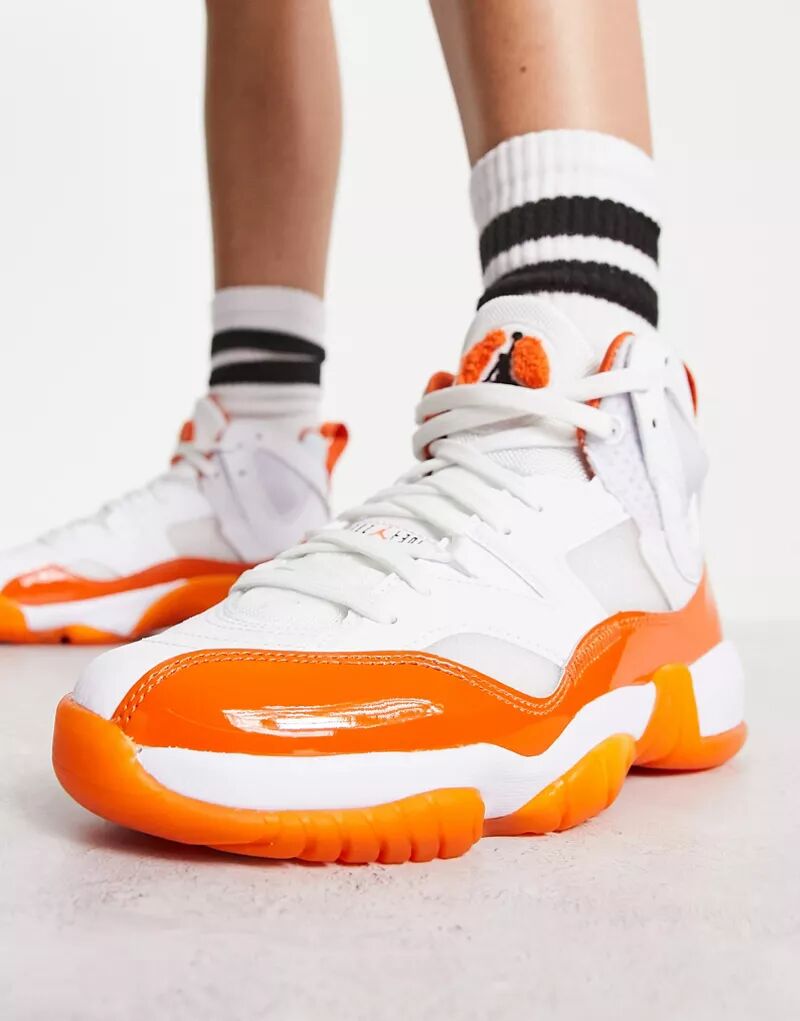 Бело-оранжевые кроссовки Jordan Two Trey