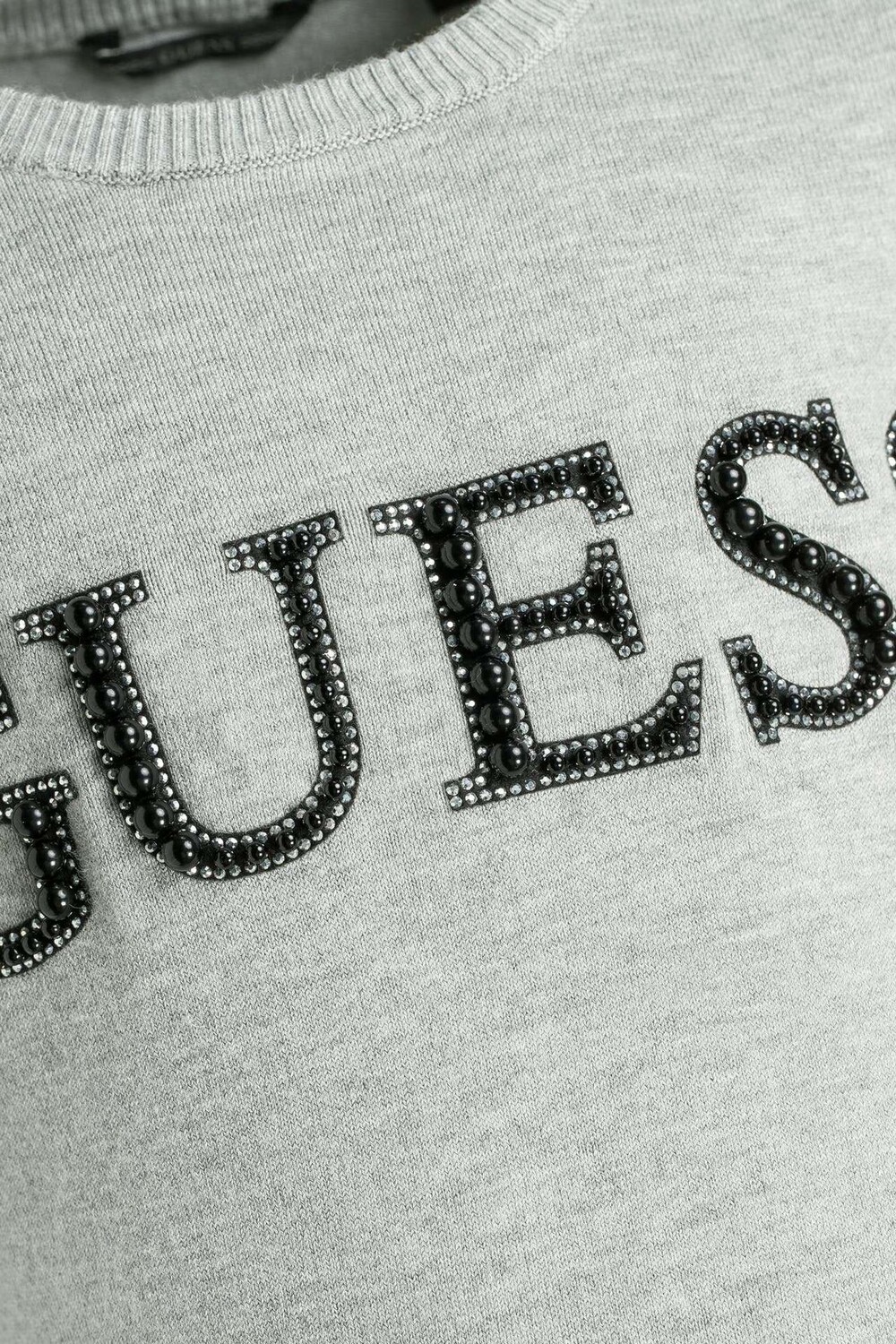 

Серое трикотажное платье GUESS