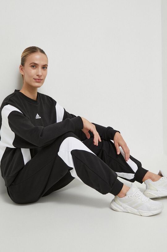 

Спортивный костюм adidas, черный