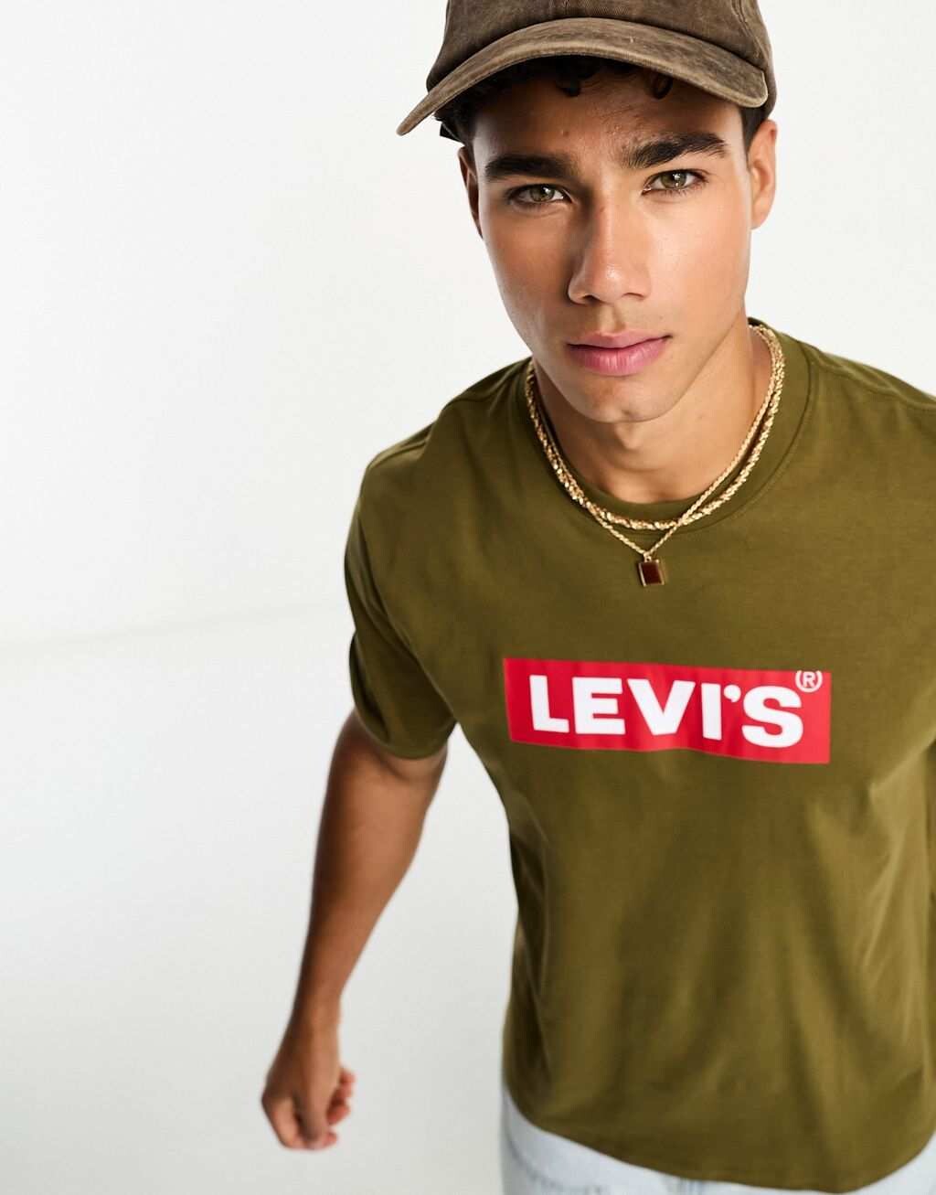 

Оливково-зеленая футболка Levi's с логотипом boxtab
