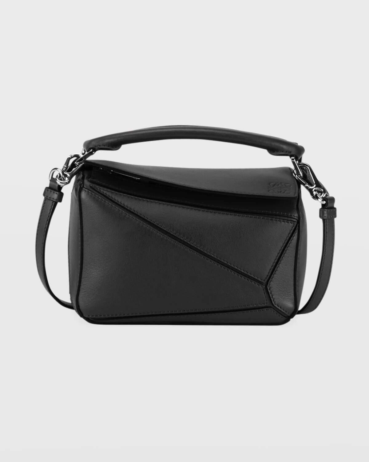 

Кожаная мини-сумка с верхней ручкой Puzzle Loewe, цвет Black