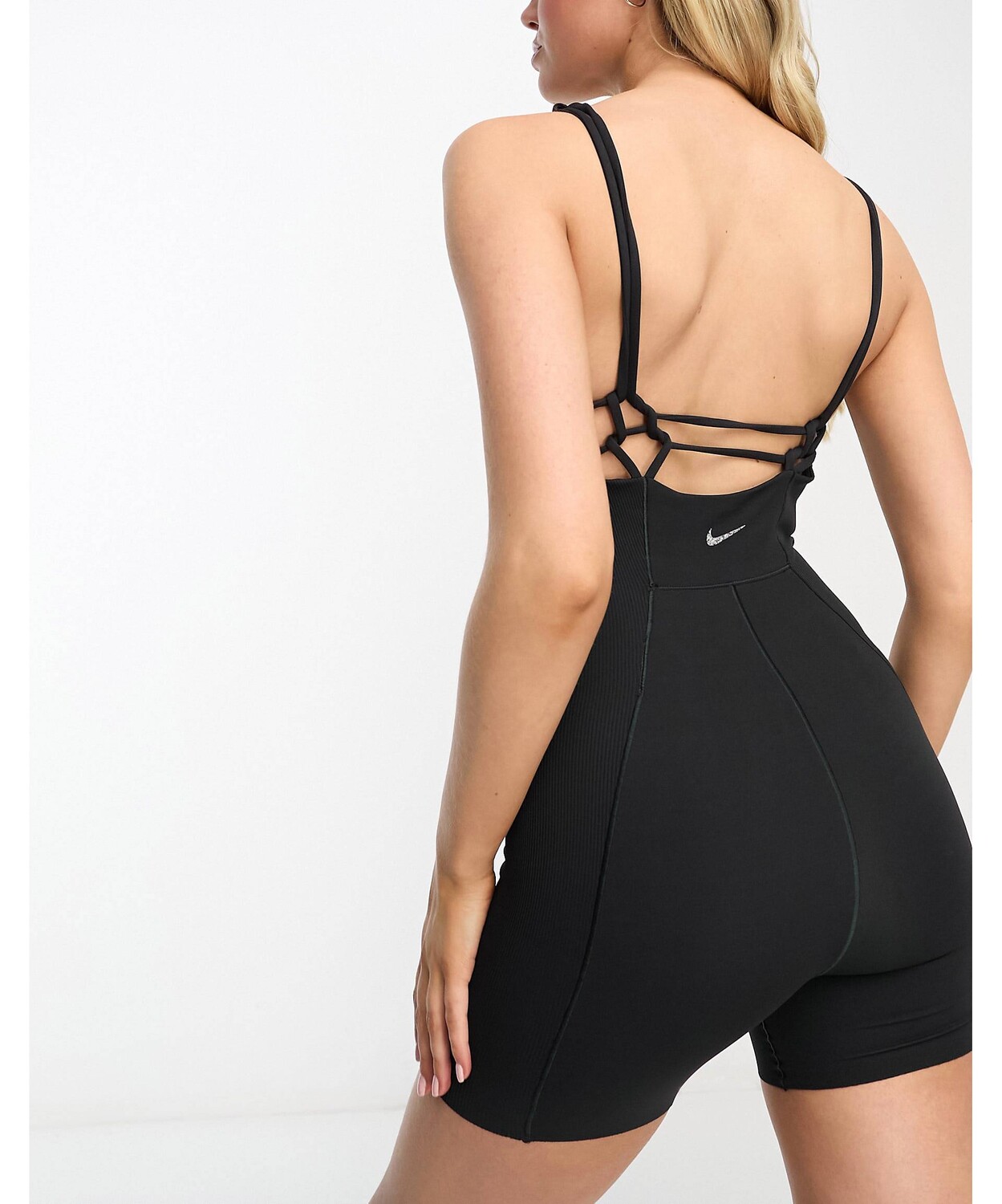 

Черный комбинезон Nike Yoga Luxe Dri-Fit 5 в 1 Nike Training