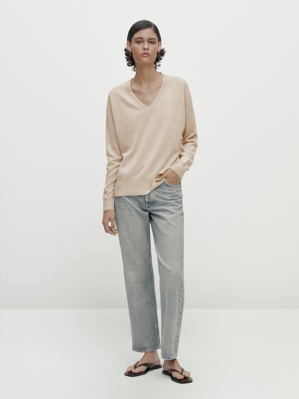 

Свитер из 100% кашемира с v-образным вырезом Massimo Dutti