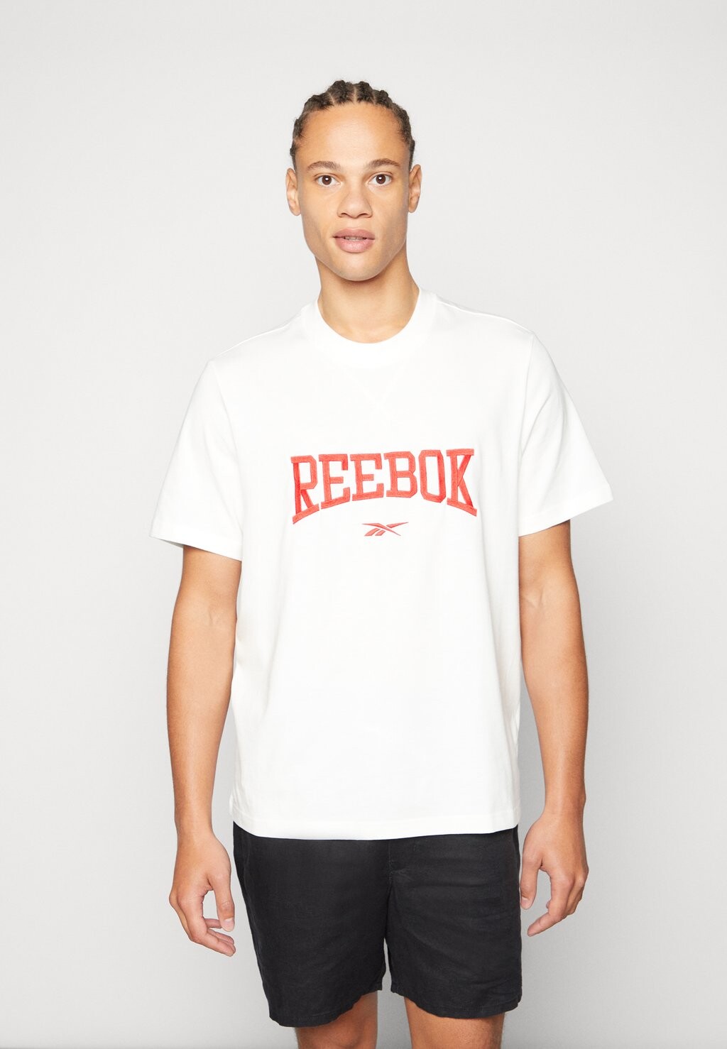 

Футболка с принтом Reebok