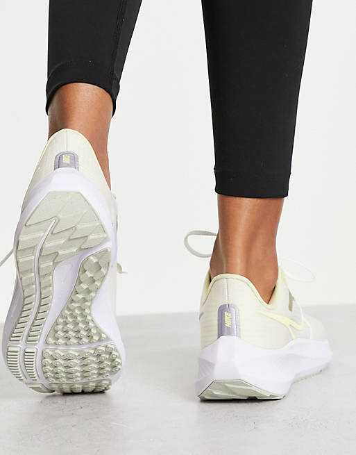 

Желтые кроссовки Nike Running Air Zoom Pegasus 39