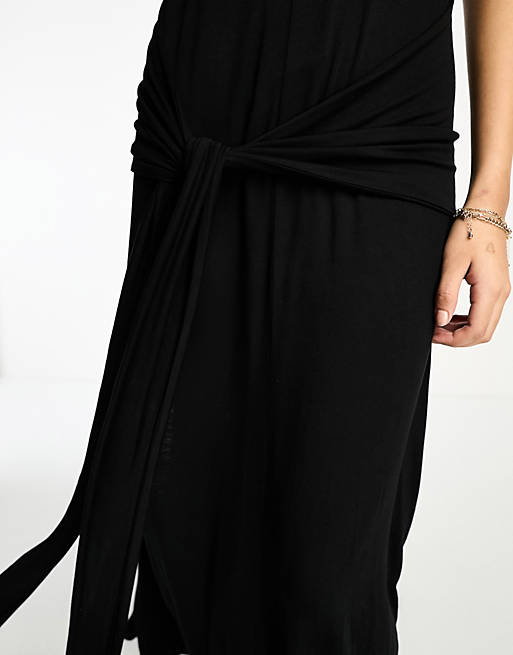 цена Черное платье макси без рукавов с круглым вырезом и юбкой-саронгом ASOS DESIGN