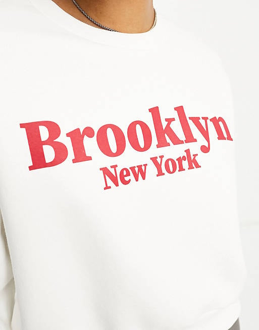 

Белый свитшот Stradivarius Brooklyn