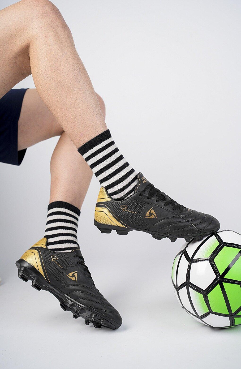 Футбольная спортивная обувь унисекс Rust Crampon Astroturf Muggo, черное золото черное золото
