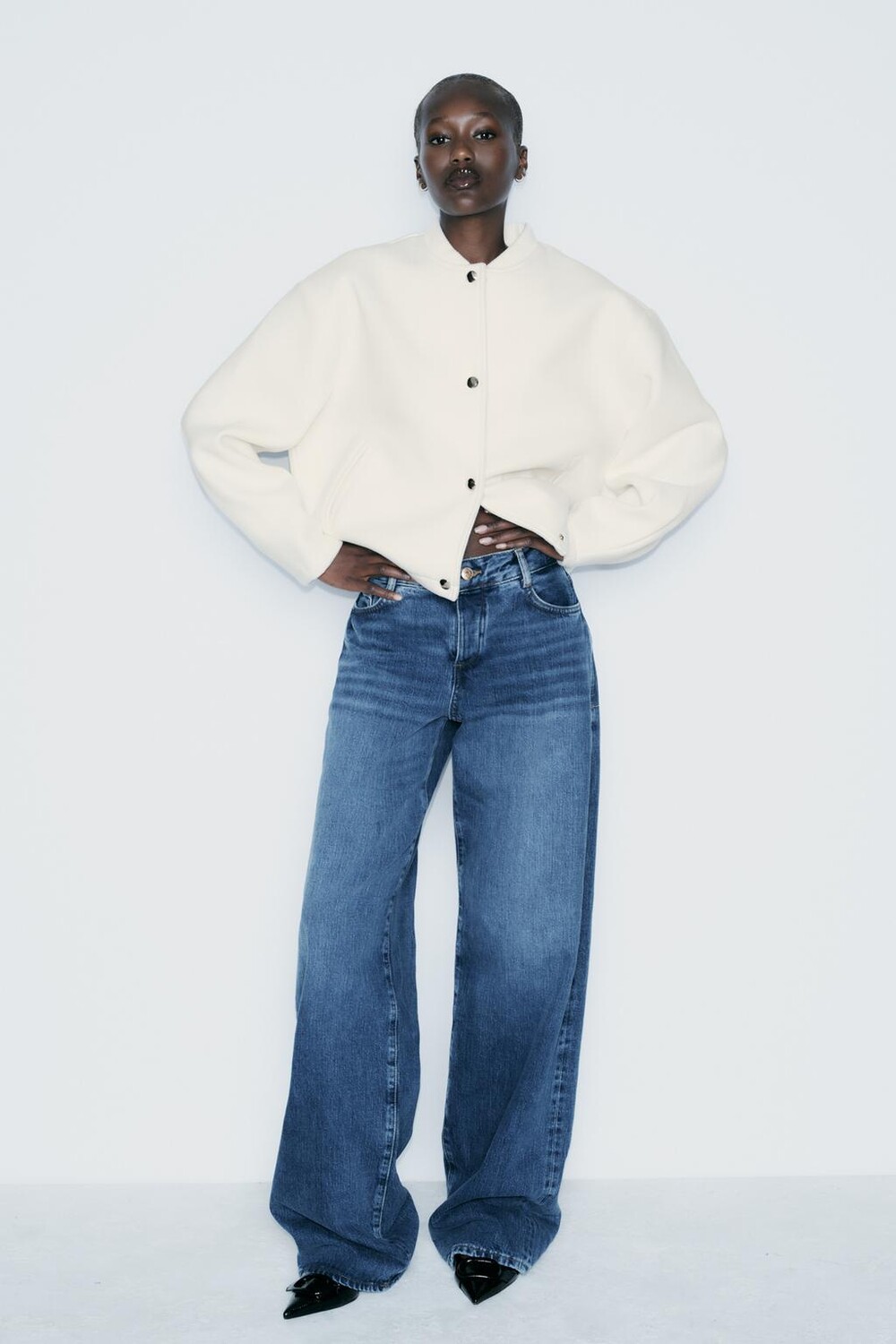 

Мягкая куртка-бомбер с золотистыми пуговицами ZARA, экрю