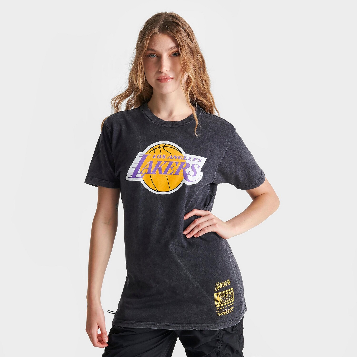 

Женская футболка Mitchell and Ness Los Angeles Lakers NBA Moment, черный