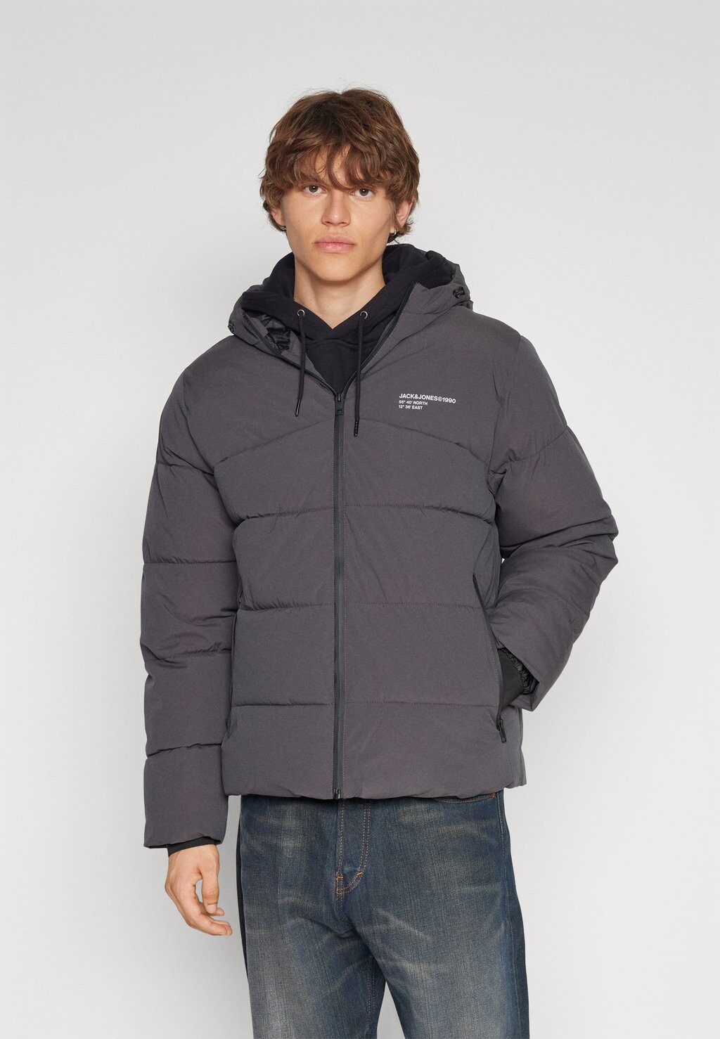 

Зимняя куртка JJFLOW Jack & Jones, асфальт