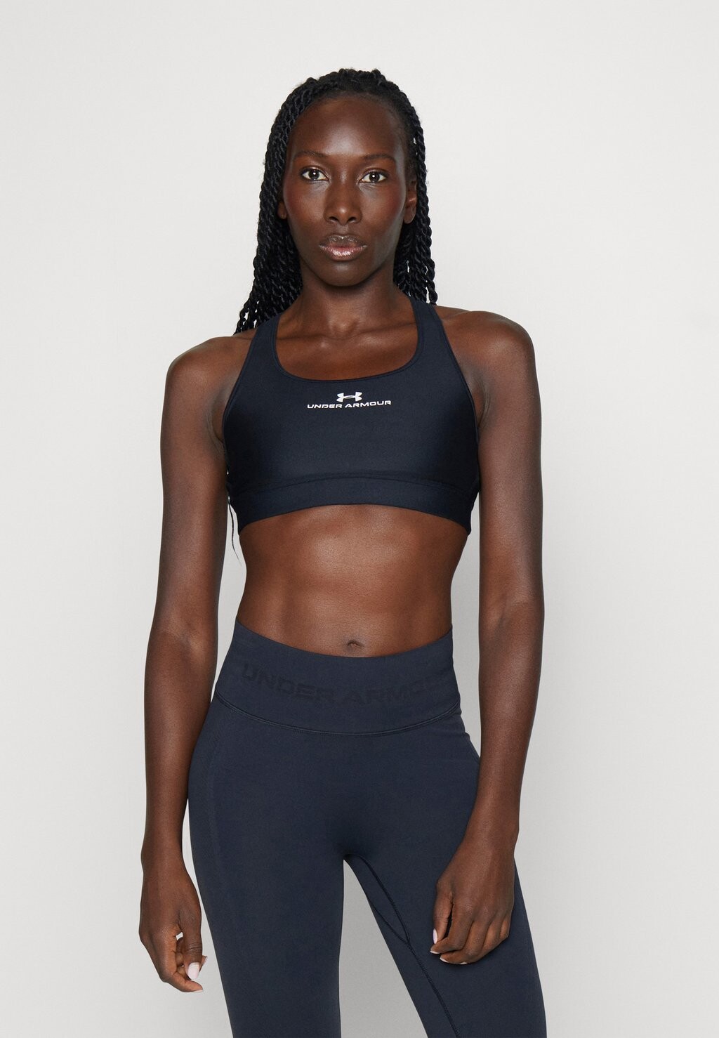 

Спортивный бюстгальтер со средней поддержкой MID EVOLVED GRAPHIC Under Armour, черный/белый
