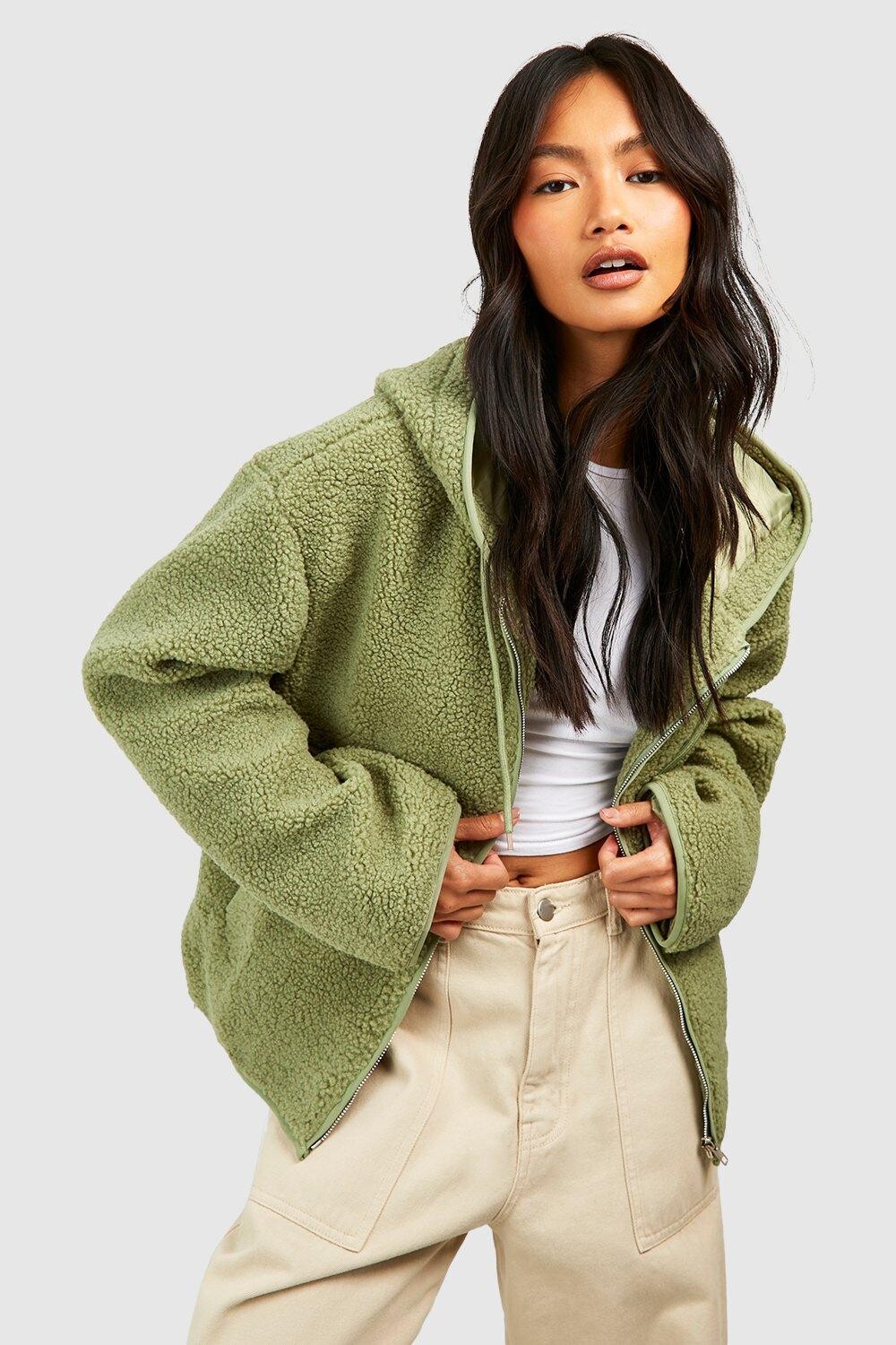 

Куртка из искусственного меха Тедди с капюшоном boohoo, зеленый