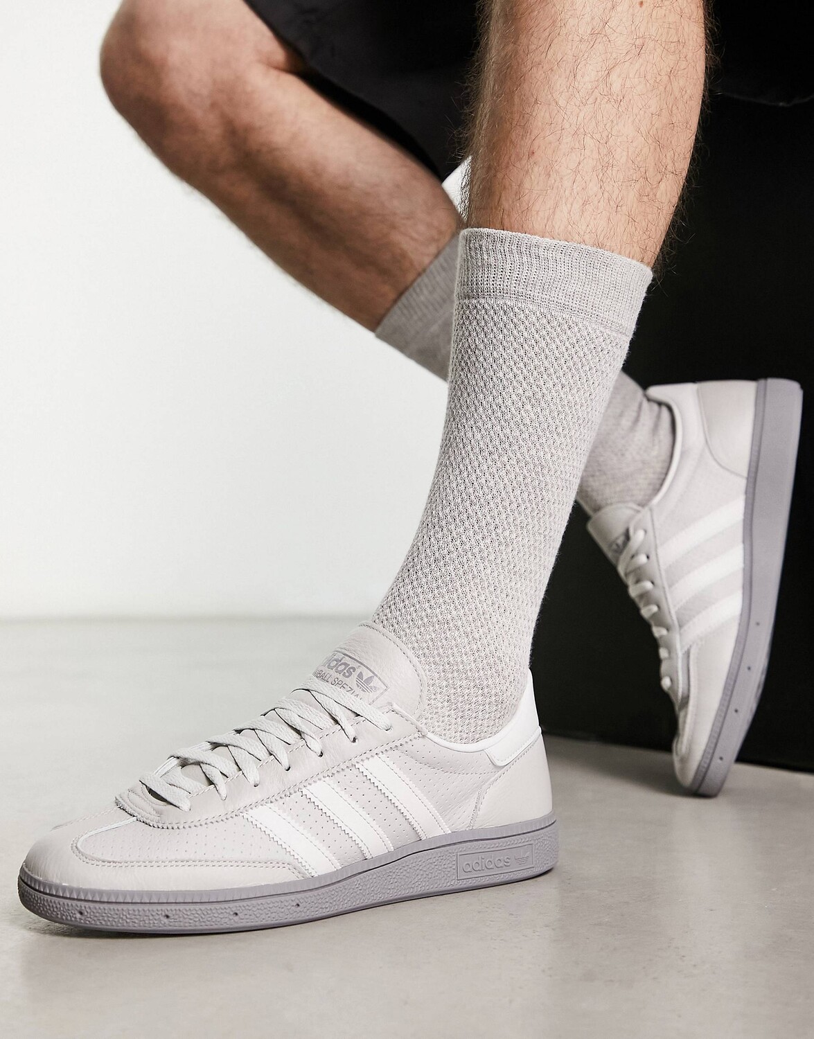

Серые кроссовки на резиновой подошве adidas Originals Handball Spezial