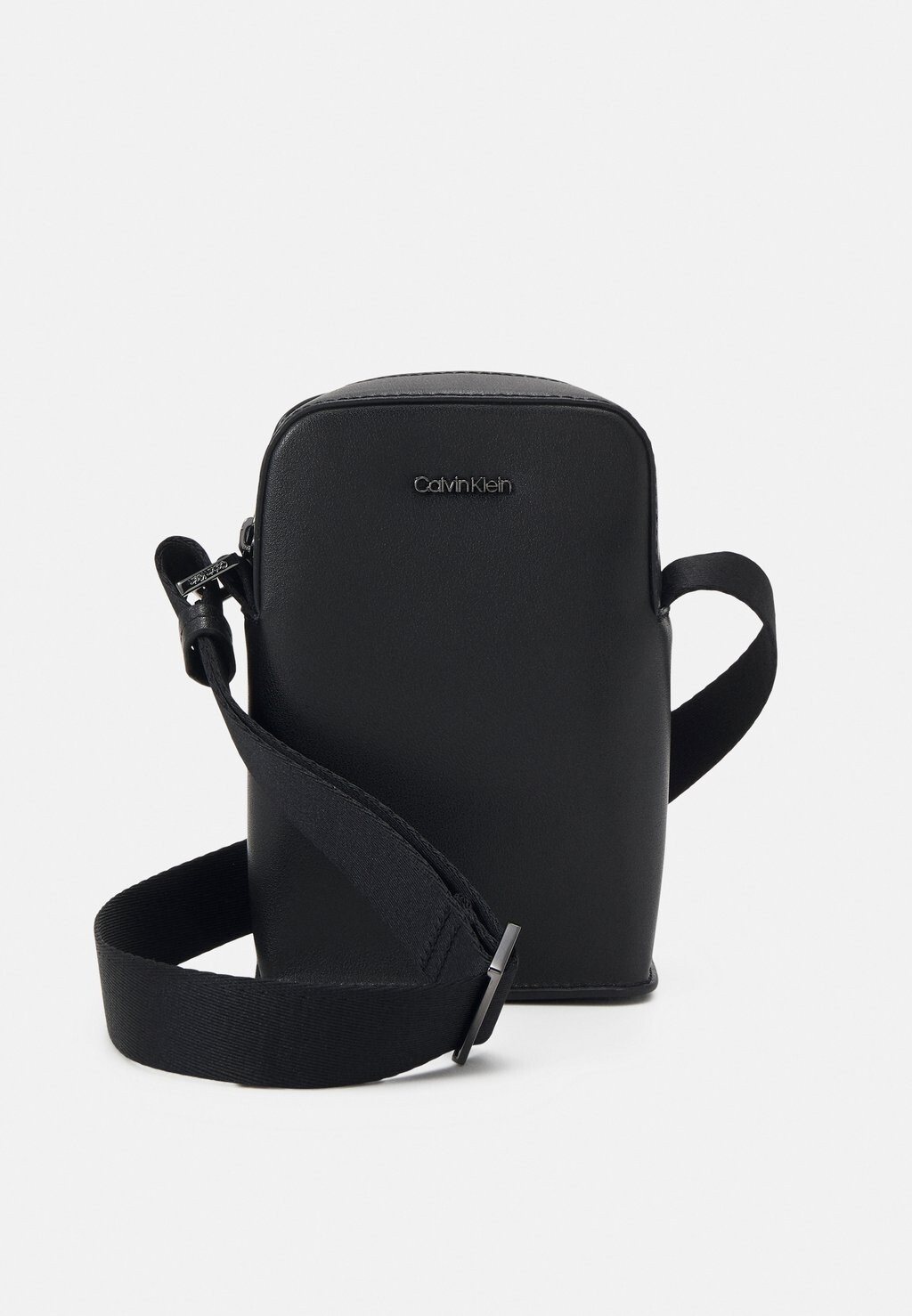 

Сумка Calvin Klein, черный