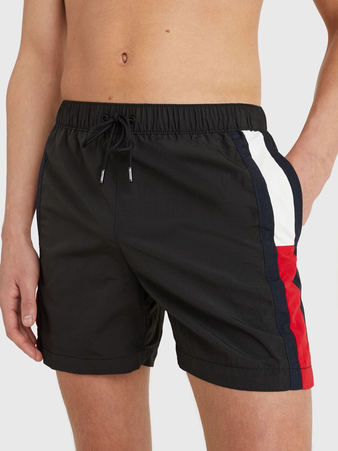

Tommy Hilfiger Шорты для плавания с флагом из переработанного нейлона, черные